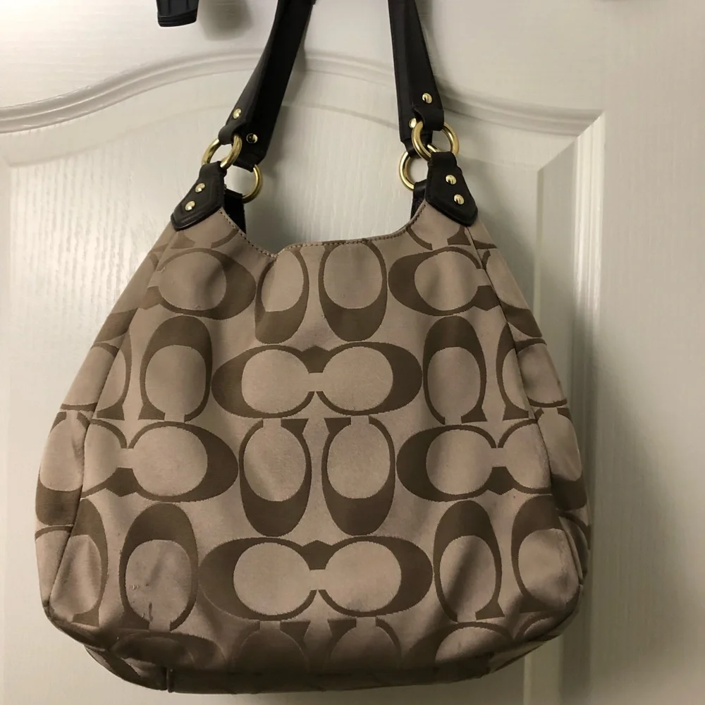 Tan Hobo Style Coach Purse - Picture 4 of 8